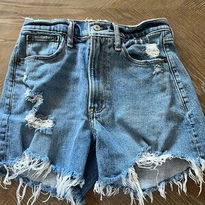 ABERCROMBIE 4” MOM SHORT HIGH RISE